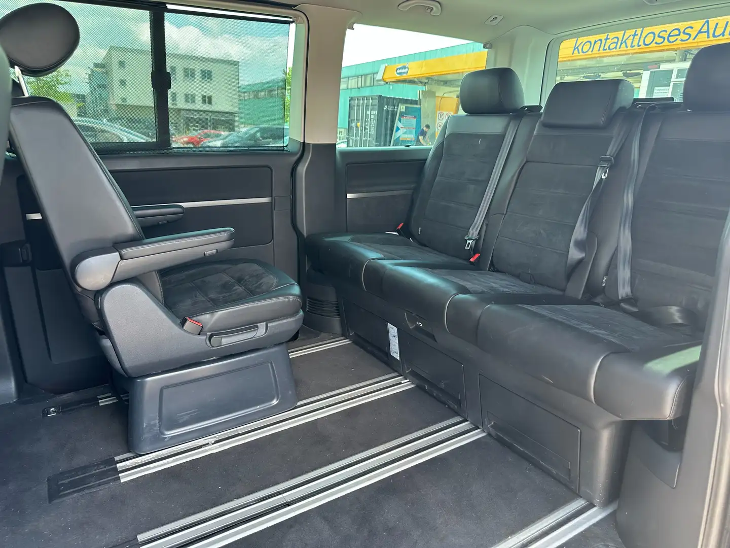 Volkswagen T6 Kombi Kombi KR 2,0 TDI BMT DSG Schwarz - 2
