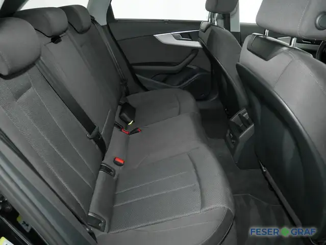 Audi A4 view 7