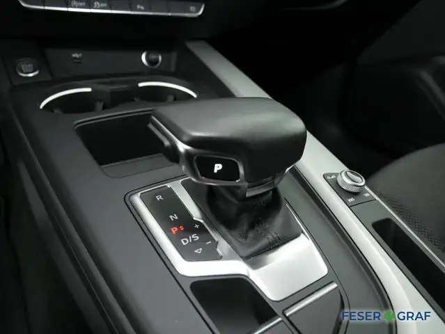 Audi A4 view 9