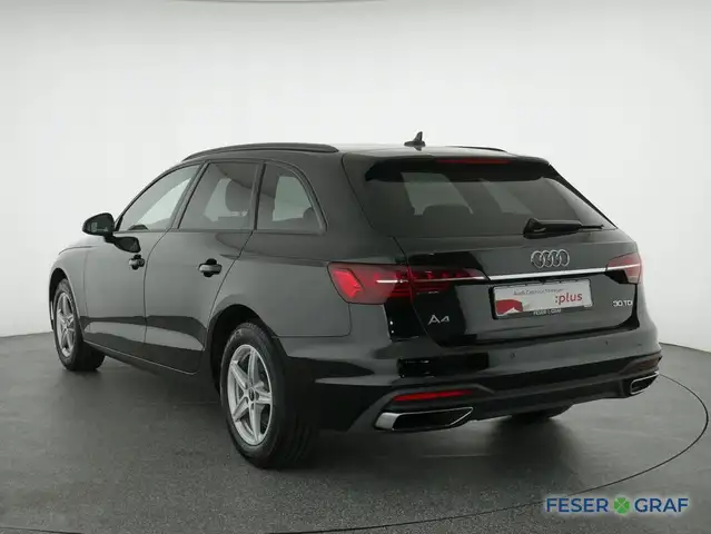 Audi A4 view 13