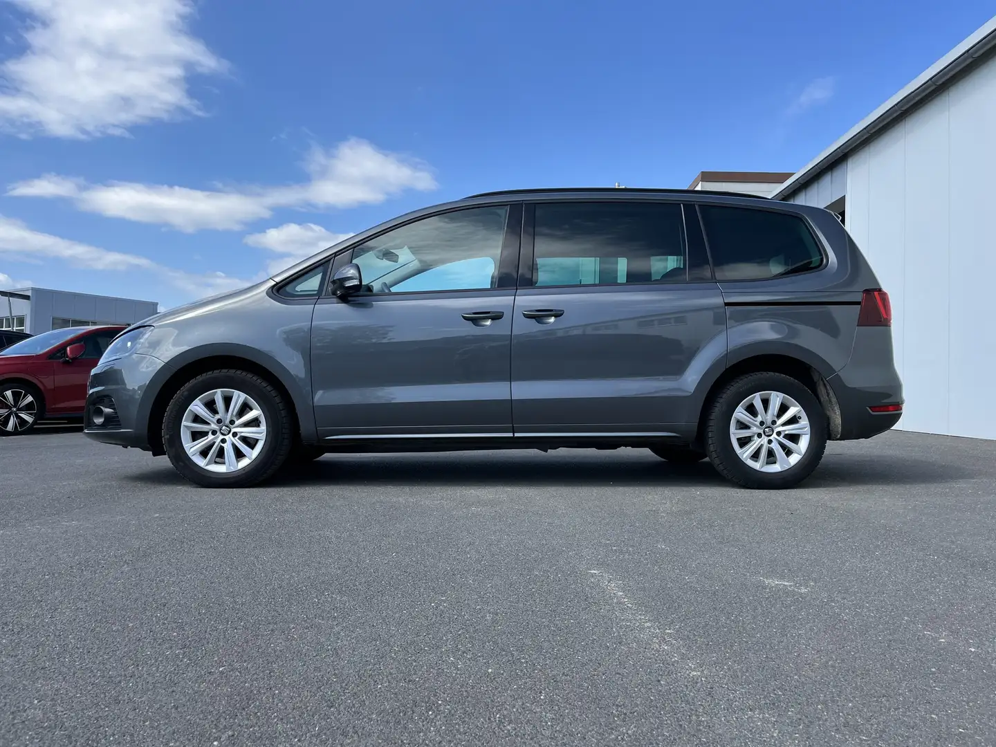 SEAT Alhambra 2.0 TDI DSG Style 188€ m. 20% Anzahlung AHK Navi Grau - 2