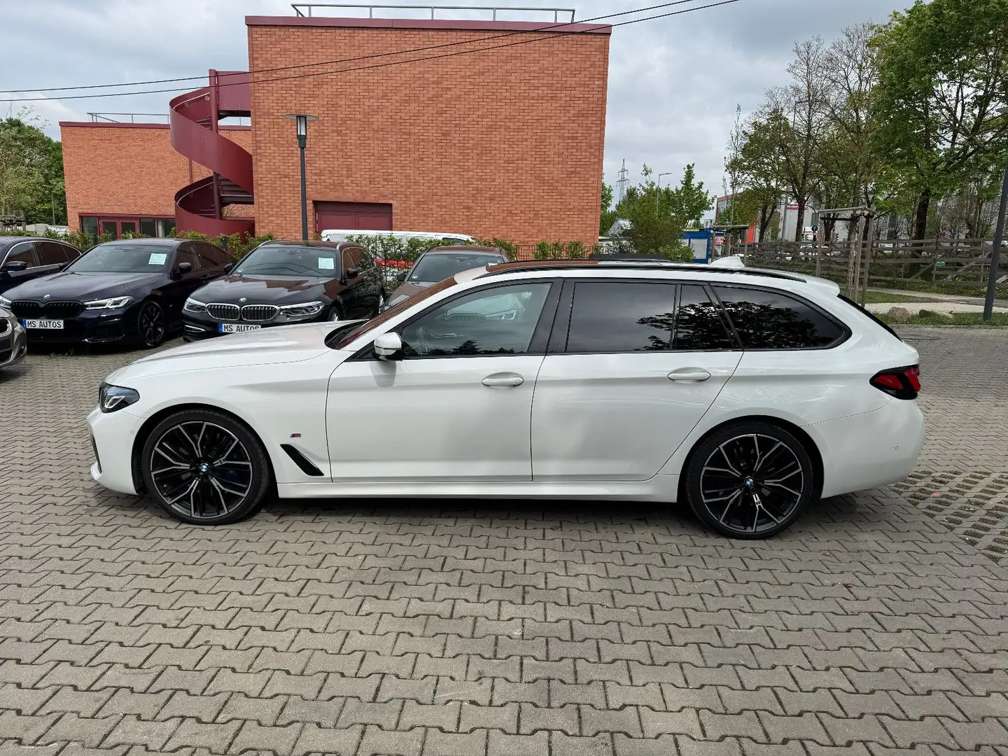 BMW 540 d xD T*MSport*Panorama*Head Up+SoftClose*AHK Weiß - 2