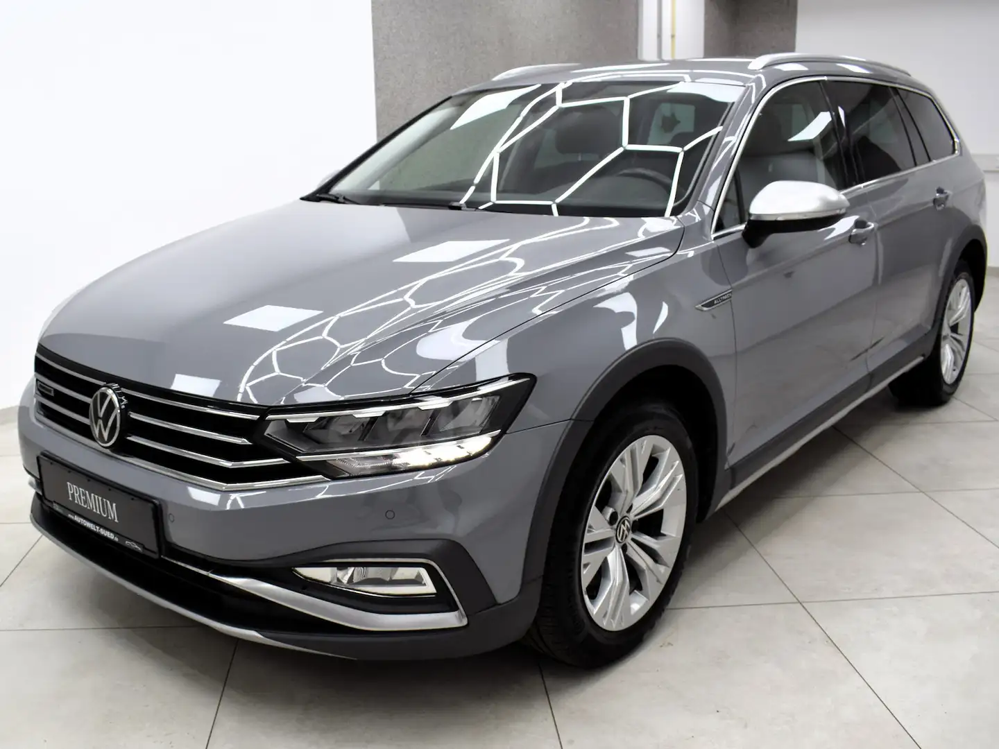 Volkswagen Passat Alltrack 2.0 TDI 4M RCam ACC Spur Navi LED Gri - 2