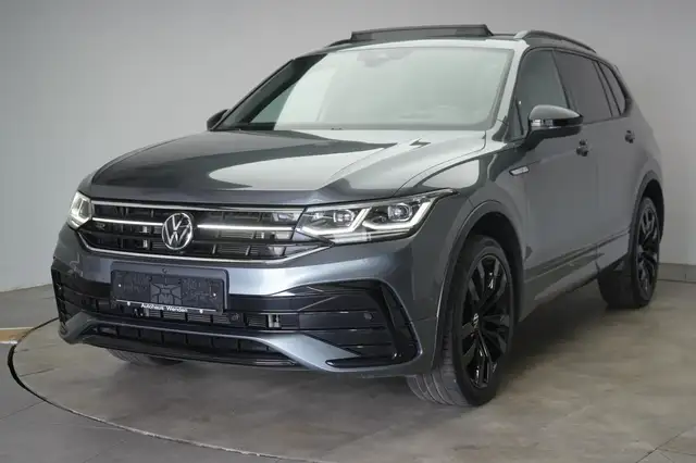 Volkswagen Tiguan Allspace view 3
