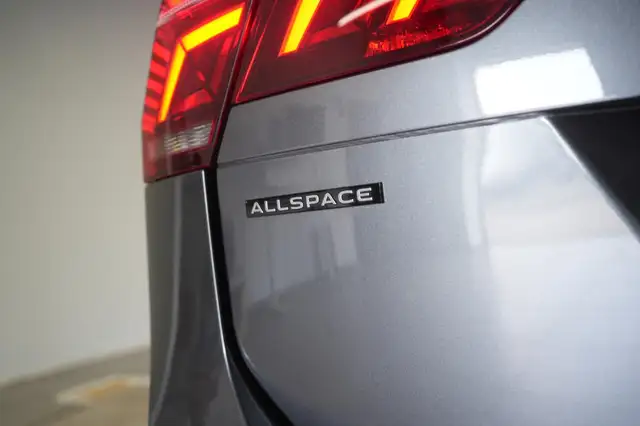 Volkswagen Tiguan Allspace view 8