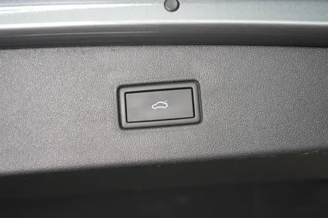 Volkswagen Tiguan Allspace view 10