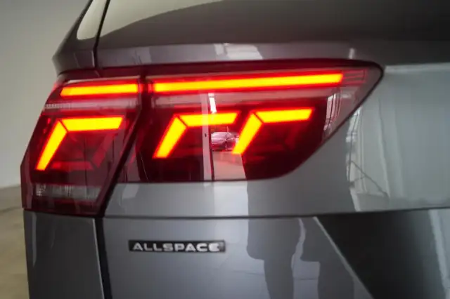 Volkswagen Tiguan Allspace view 14