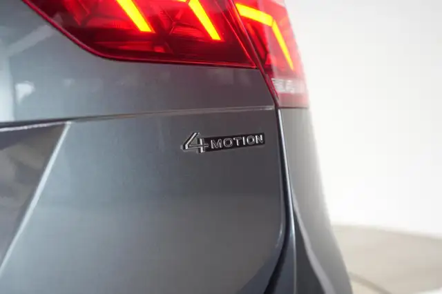 Volkswagen Tiguan Allspace view 9