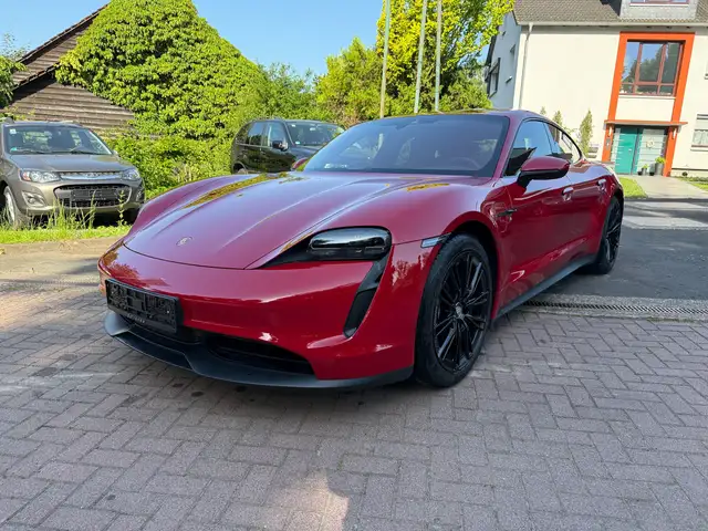 Porsche Taycan Perf. Batterie+ Luftfahrwerk Doppelverglasung