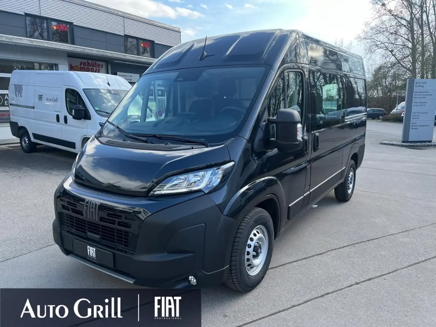 Fiat Ducato 35 L2H2 Automatik AHK Navi LaderaumHolz Zwart - 2
