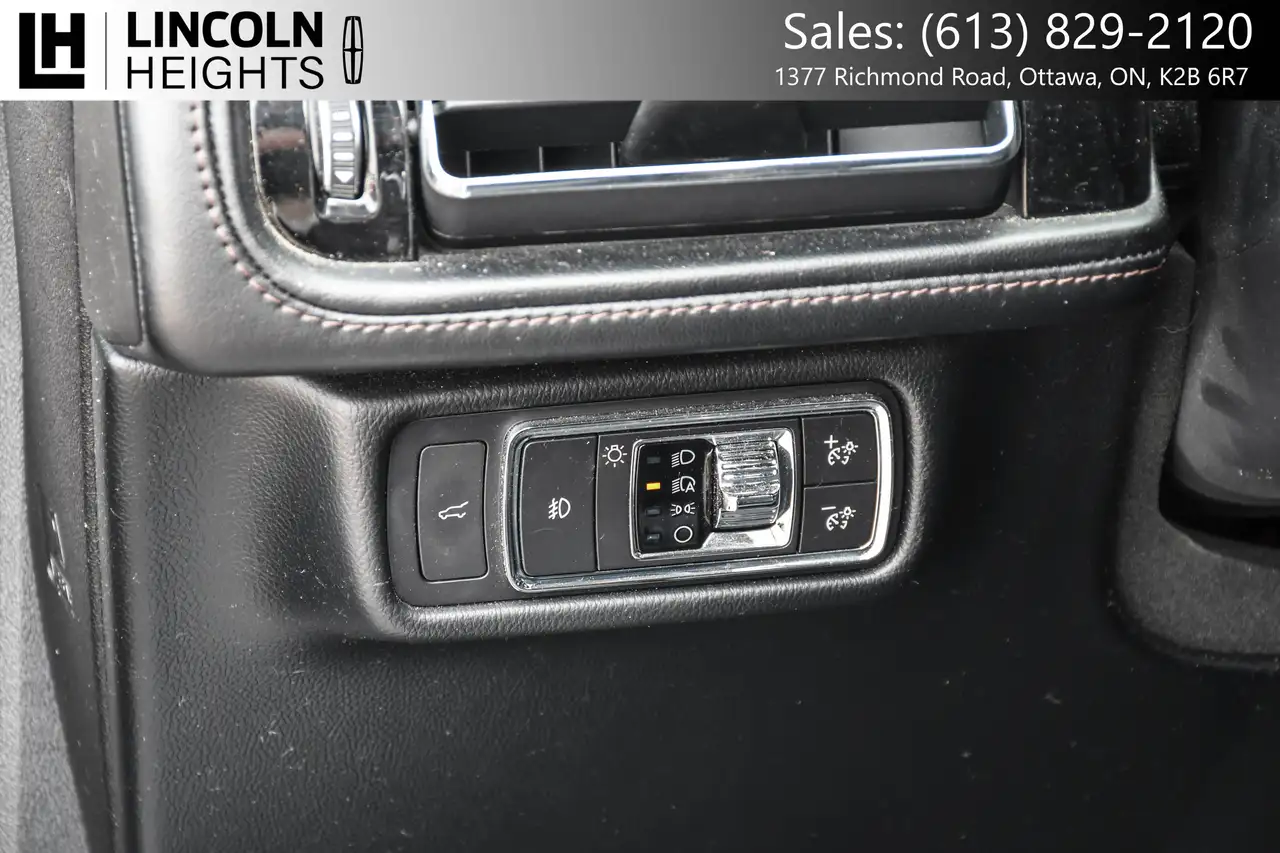 Lincoln Aviator снимка Lincoln Aviator