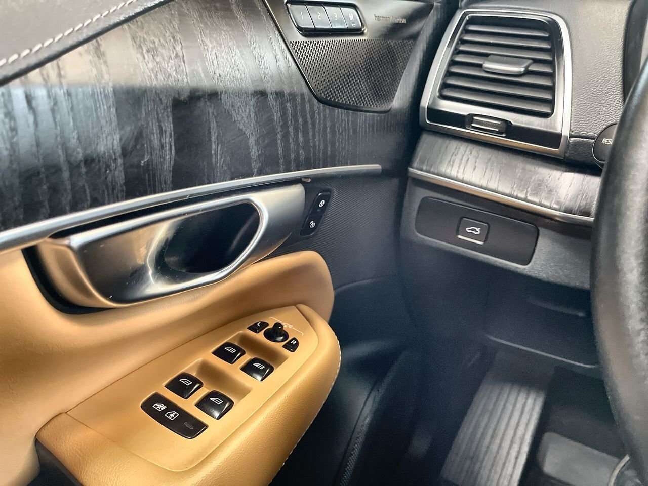 2025 Volvo XC90 B6 AWD Ultra Bright Theme 7-Seater Lane Keep, Harm thumb 21