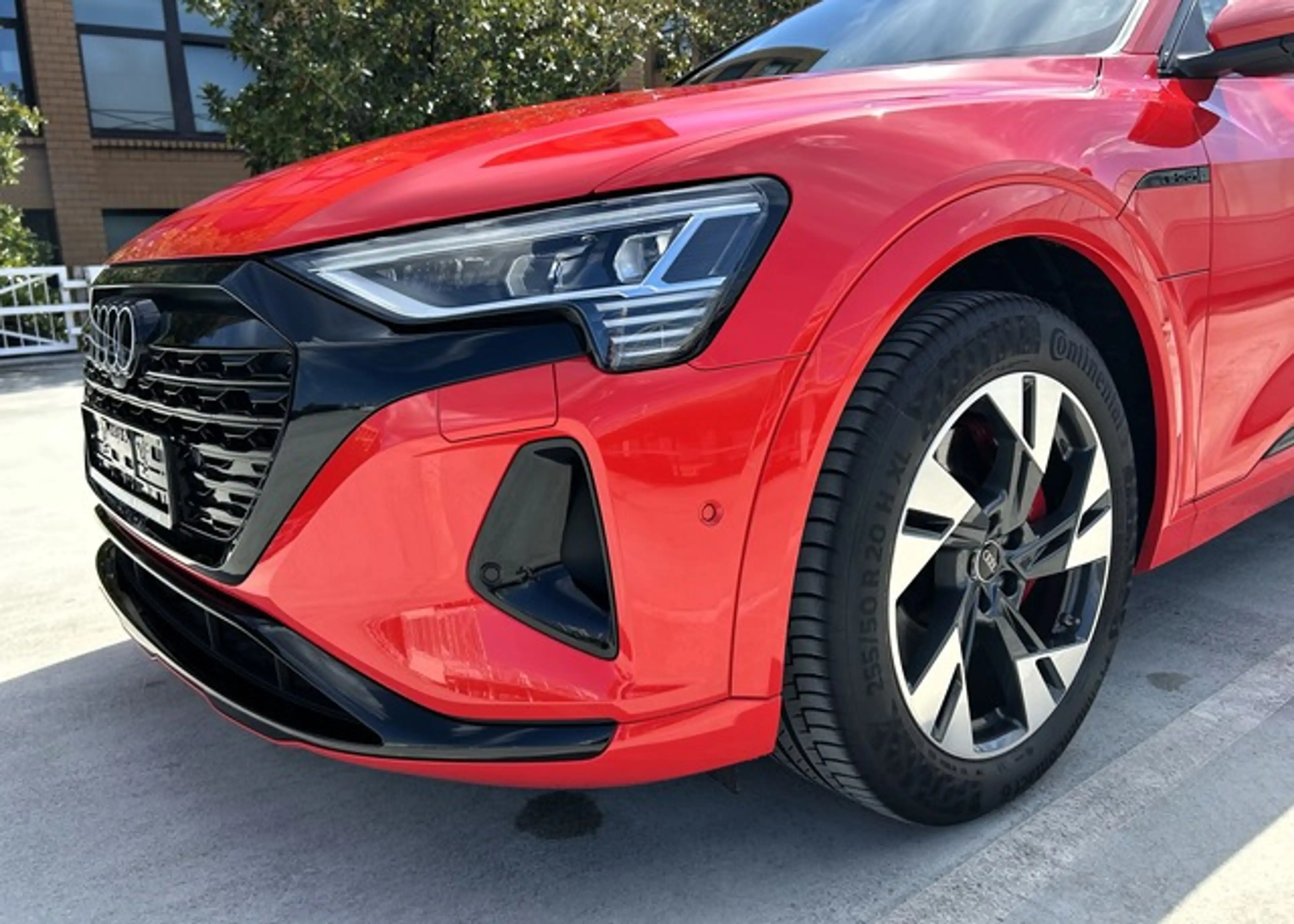 Audi Q8 e-tron Sportback 55 quattro advanced — photo 11
