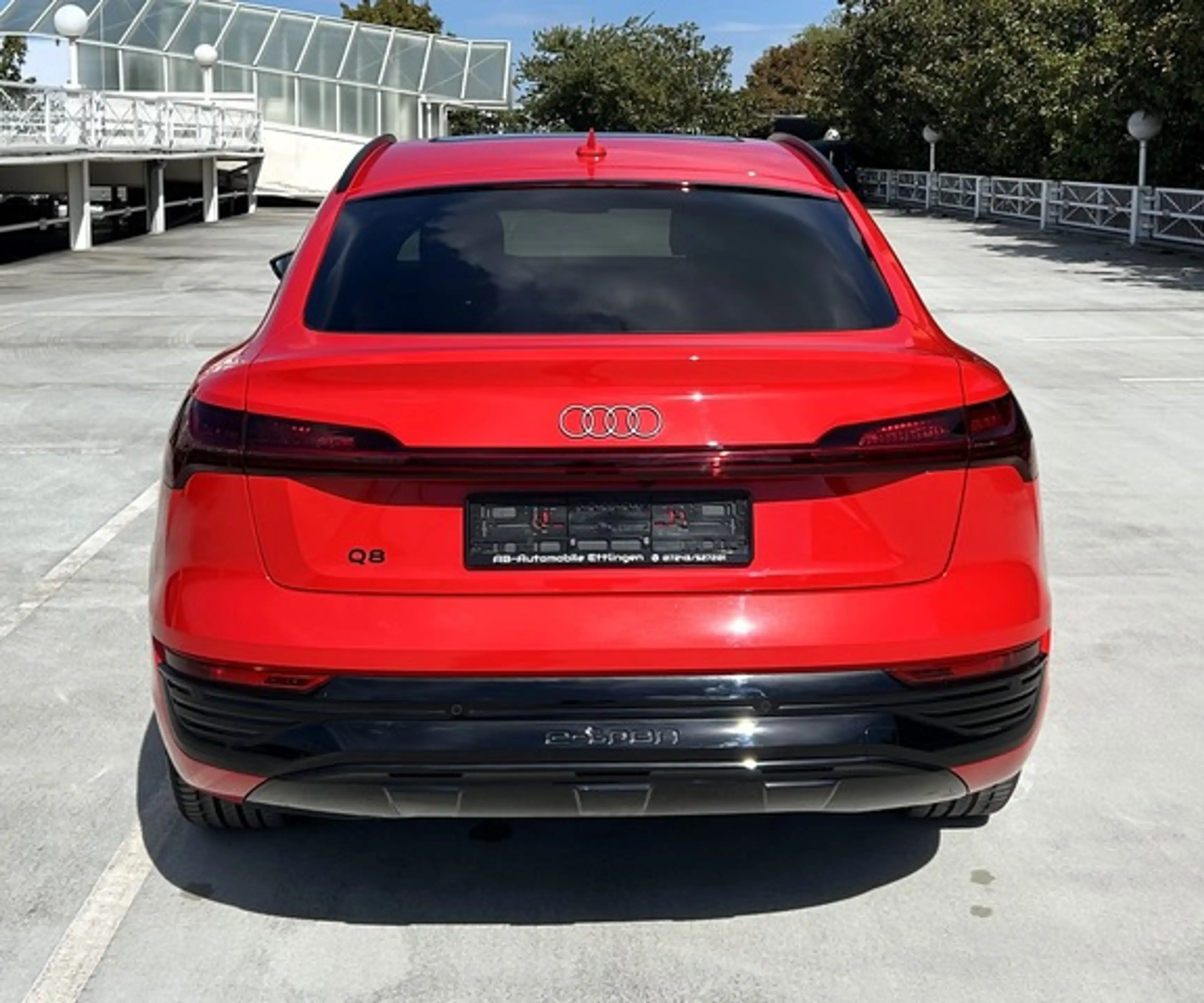 Audi Q8 e-tron Sportback 55 quattro advanced — photo 8