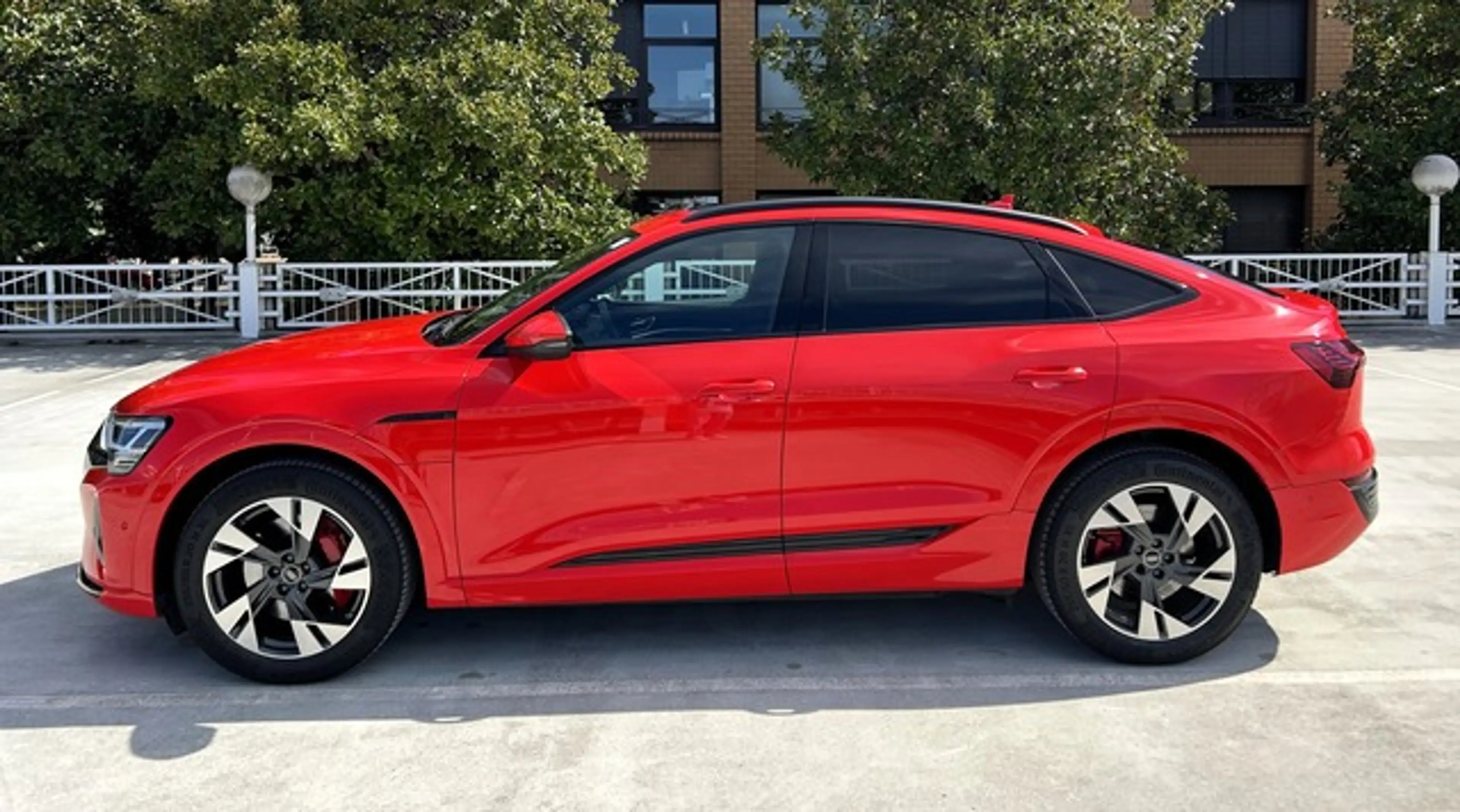 Audi Q8 e-tron Sportback 55 quattro advanced — photo 2
