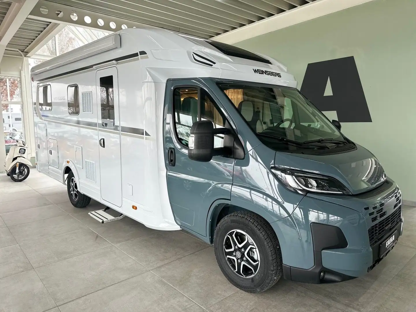 Weinsberg CaraSuite 700 ME Lithium TV Markise Automatik Grau - 1