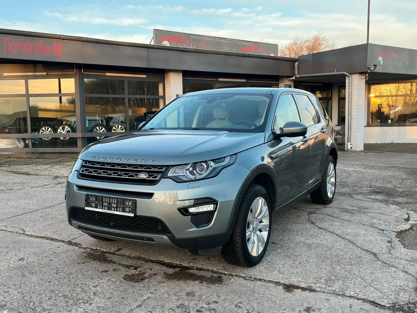 Land Rover Discovery Sport SE AWD *PANO* 1.HAND* Grau - 1