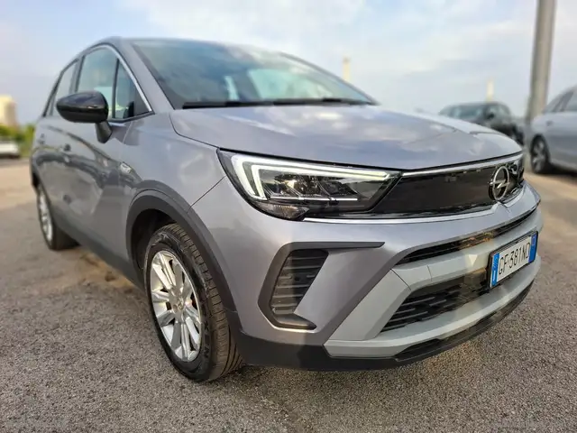 Opel Crossland X view 3