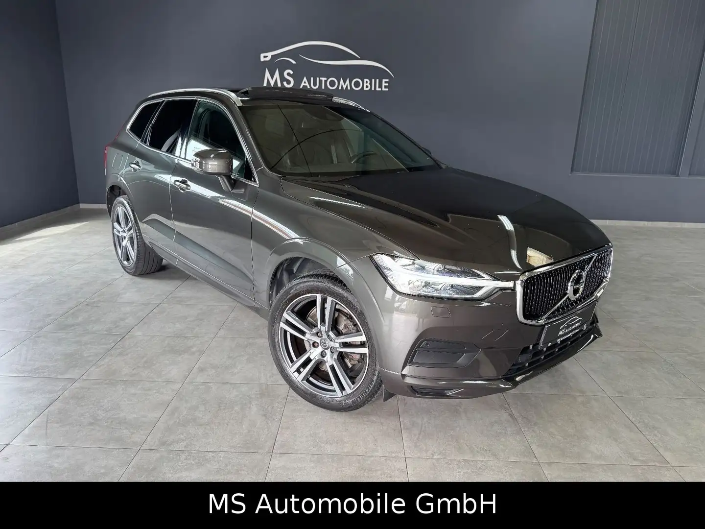 Volvo XC60 XC60 Momentum AWD LED / Panoramadach Gris - 1