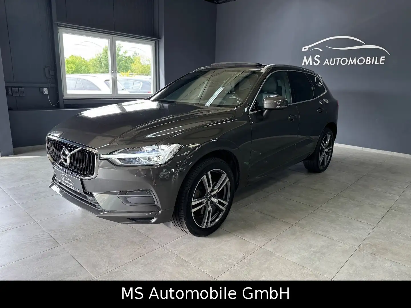 Volvo XC60 XC60 Momentum AWD LED / Panoramadach Gris - 2