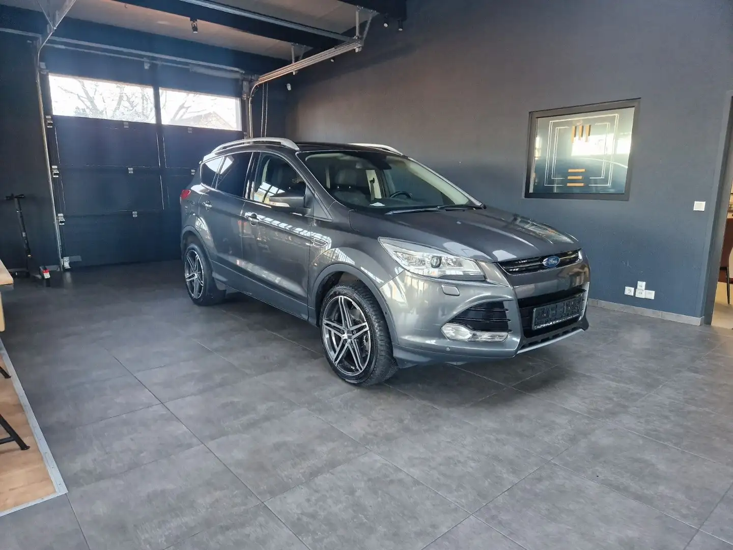 Ford Kuga Titanium 4x4 2.0TDCi*Navi*Klimaauto*Bi-Xen Grau - 1