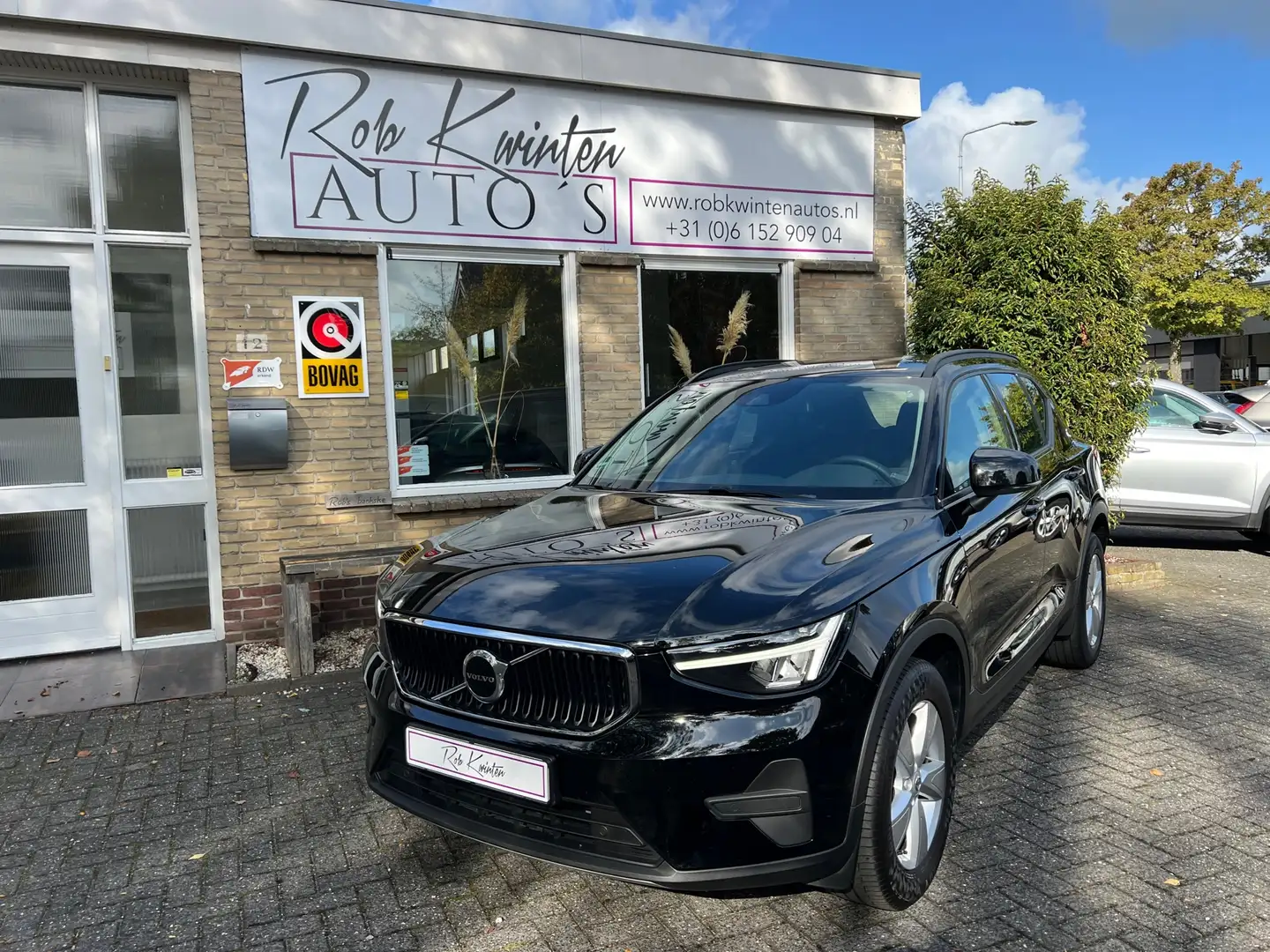 Volvo XC40 1.5 T2 Essential Camera / Parkeersensoren voor en Zwart - 1