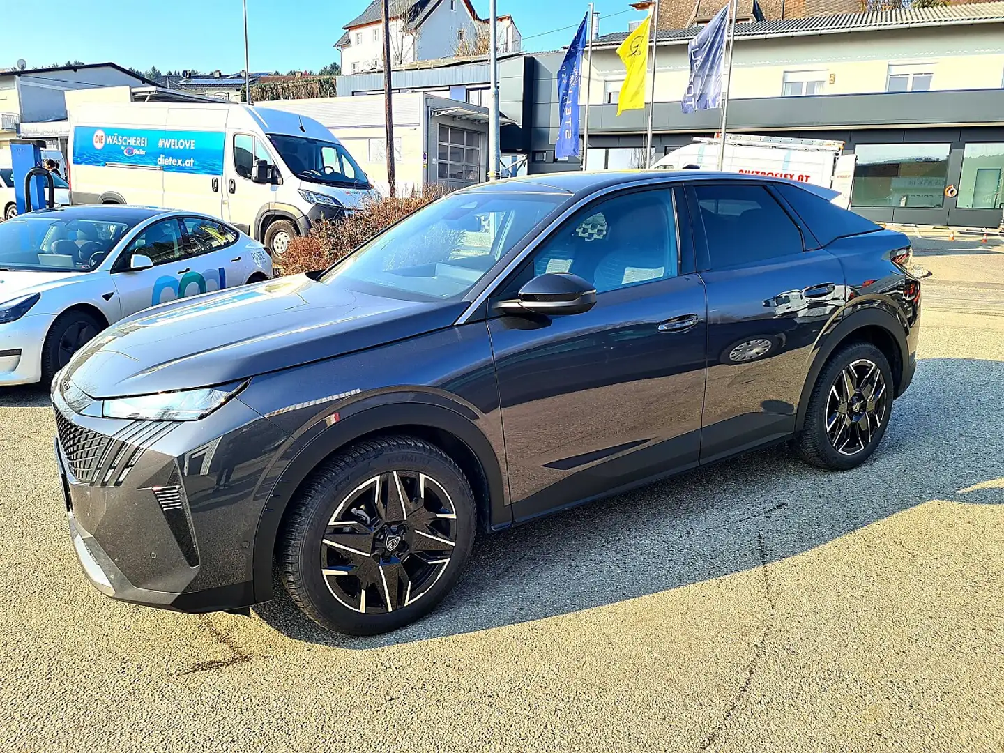 Peugeot 3008 Hybrid 136 E-DCS6 Allure Aut. Grau - 2