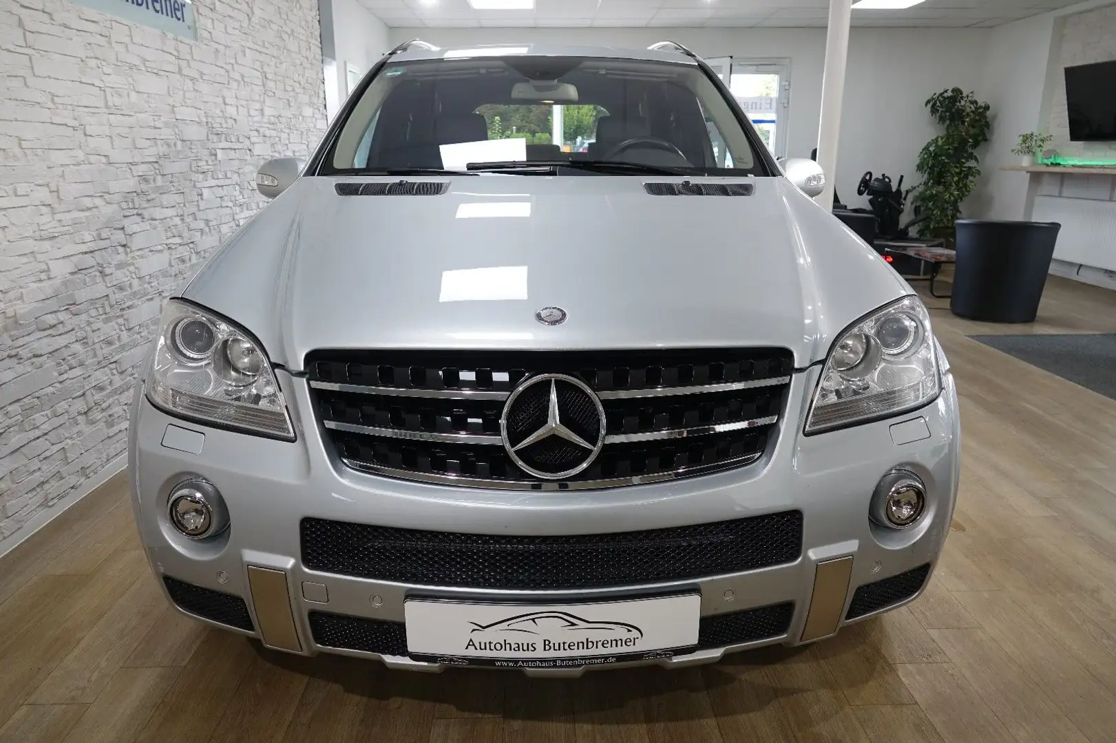 Mercedes-Benz ML 63 AMG Leder Navi Xenon 1.Hand Deutsches Fzg Silber - 2
