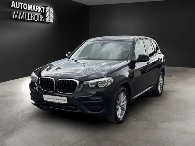 BMW X3 view 3