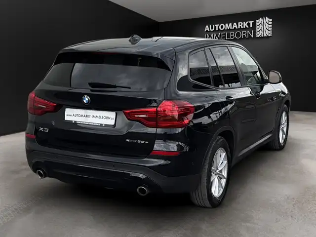 BMW X3 view 11