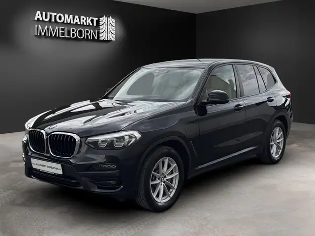 BMW X3 view 4