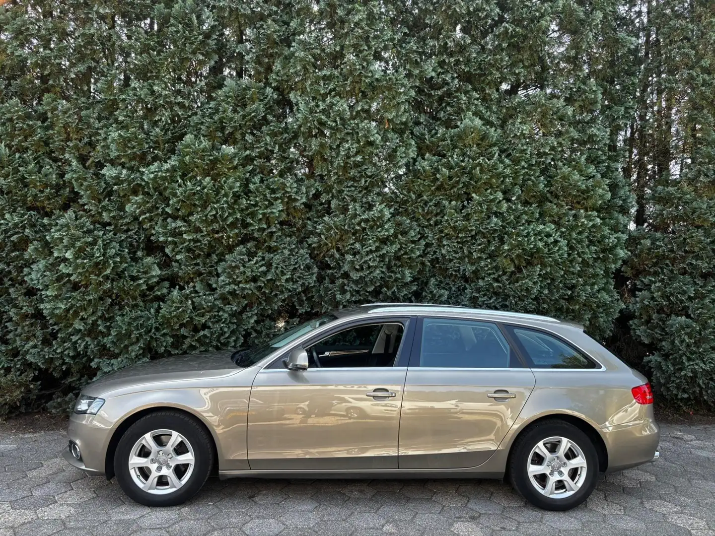 Audi A4 Avant 2.0 TFSI Pro Line | Automaat Beige - 2