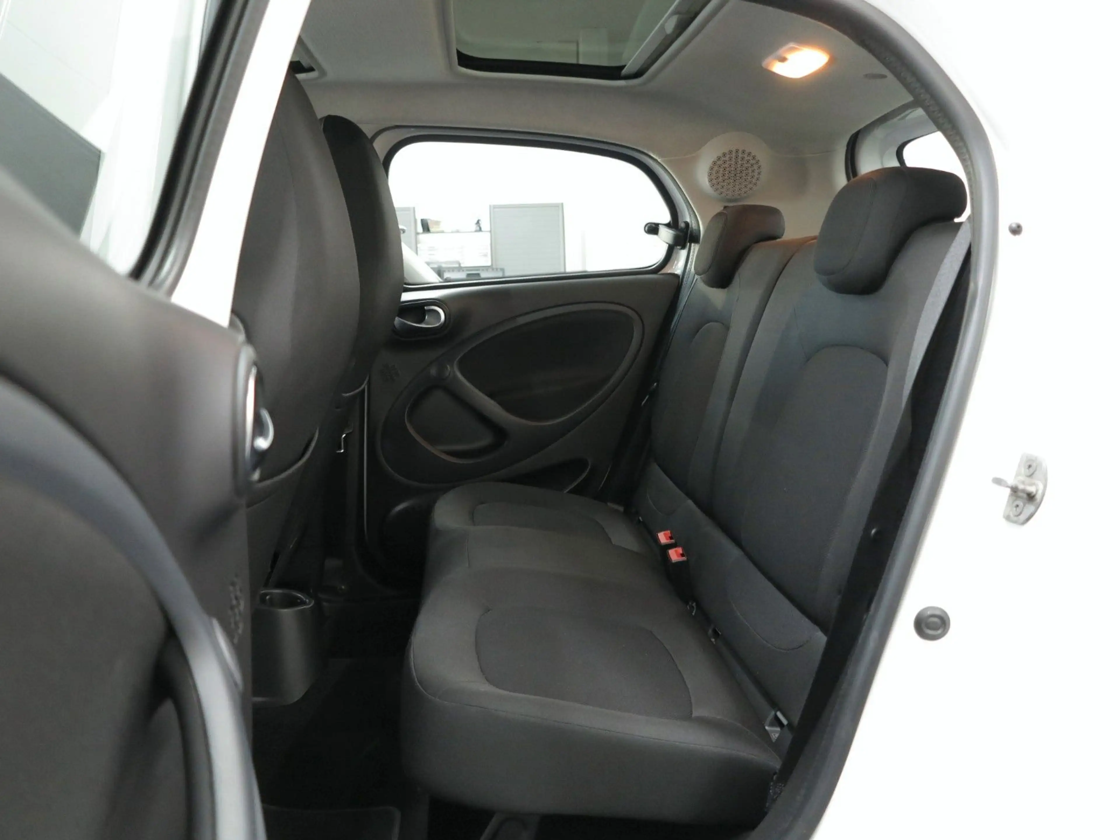 smart forFour Passion NAVI/SHZ/PDC/PANO/U-FREI/TOP — photo 15