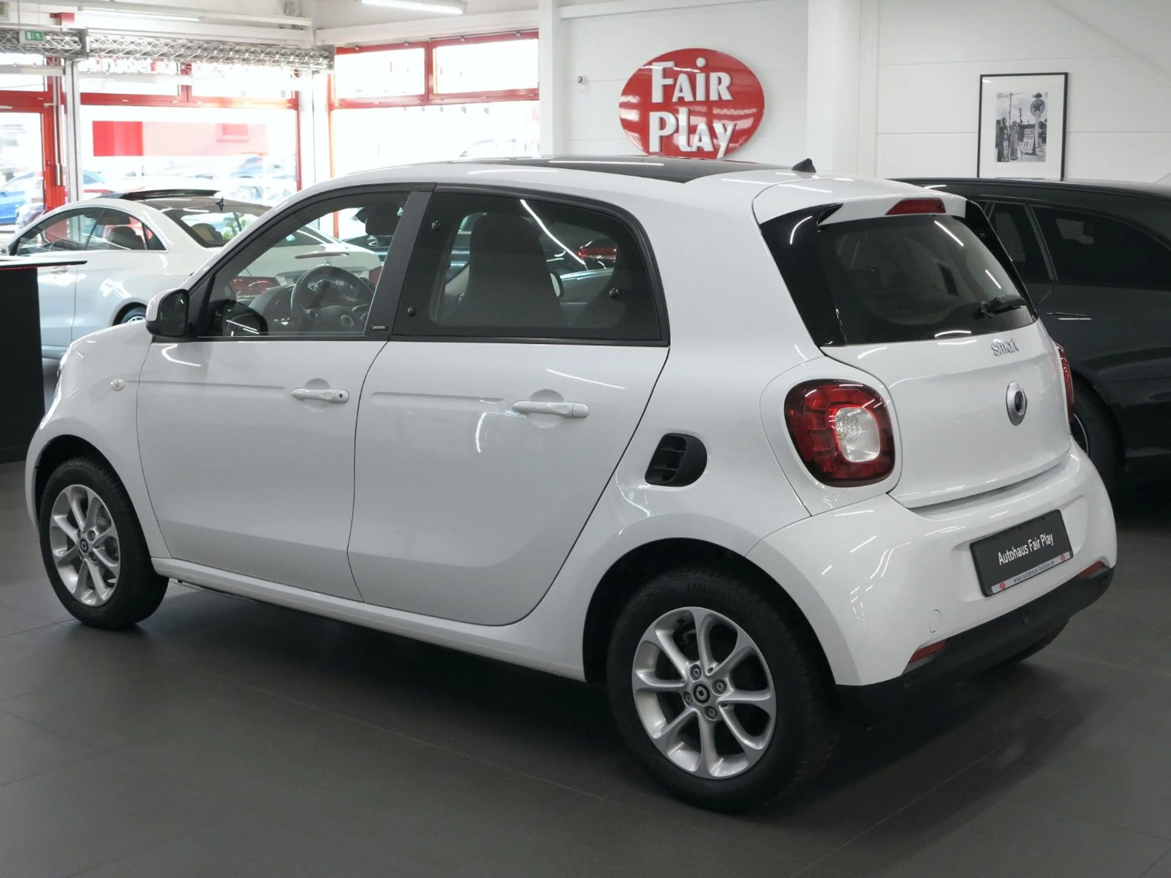 smart forFour Passion NAVI/SHZ/PDC/PANO/U-FREI/TOP — photo 6