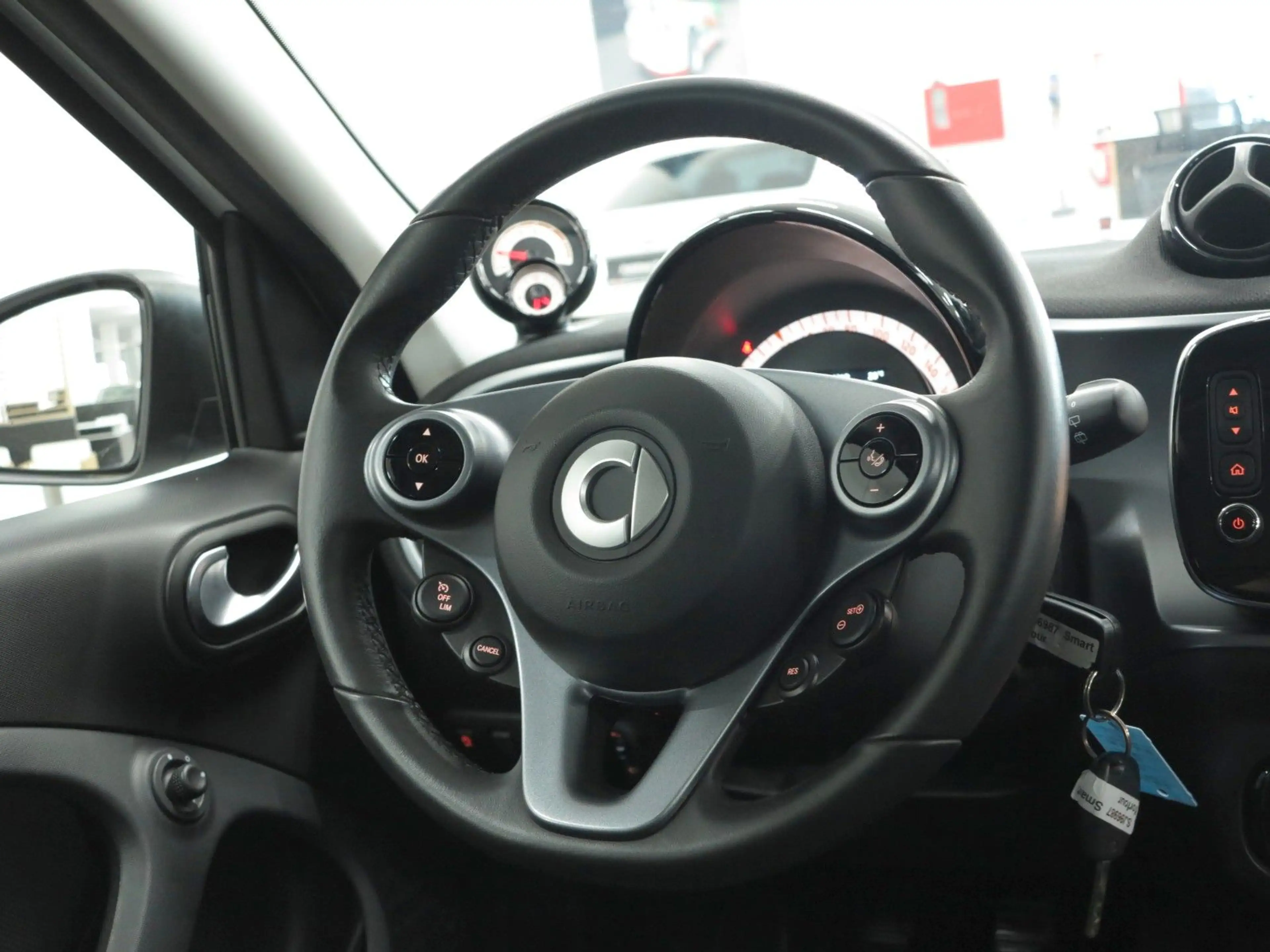 smart forFour Passion NAVI/SHZ/PDC/PANO/U-FREI/TOP — photo 10