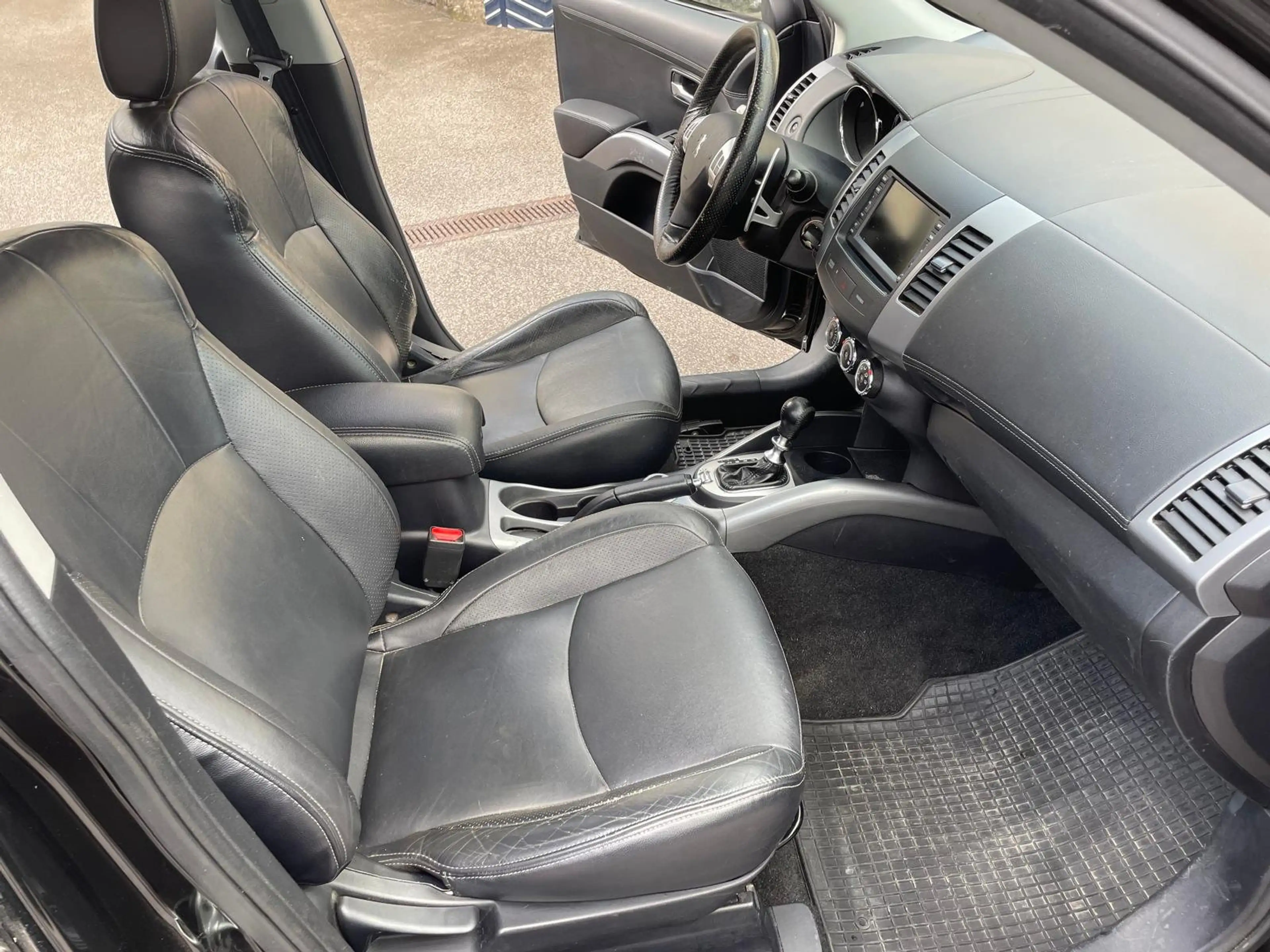Peugeot 4007 4007 2,2 HDi 160 FAP DCS6 Exclusive Exclusive — photo 6