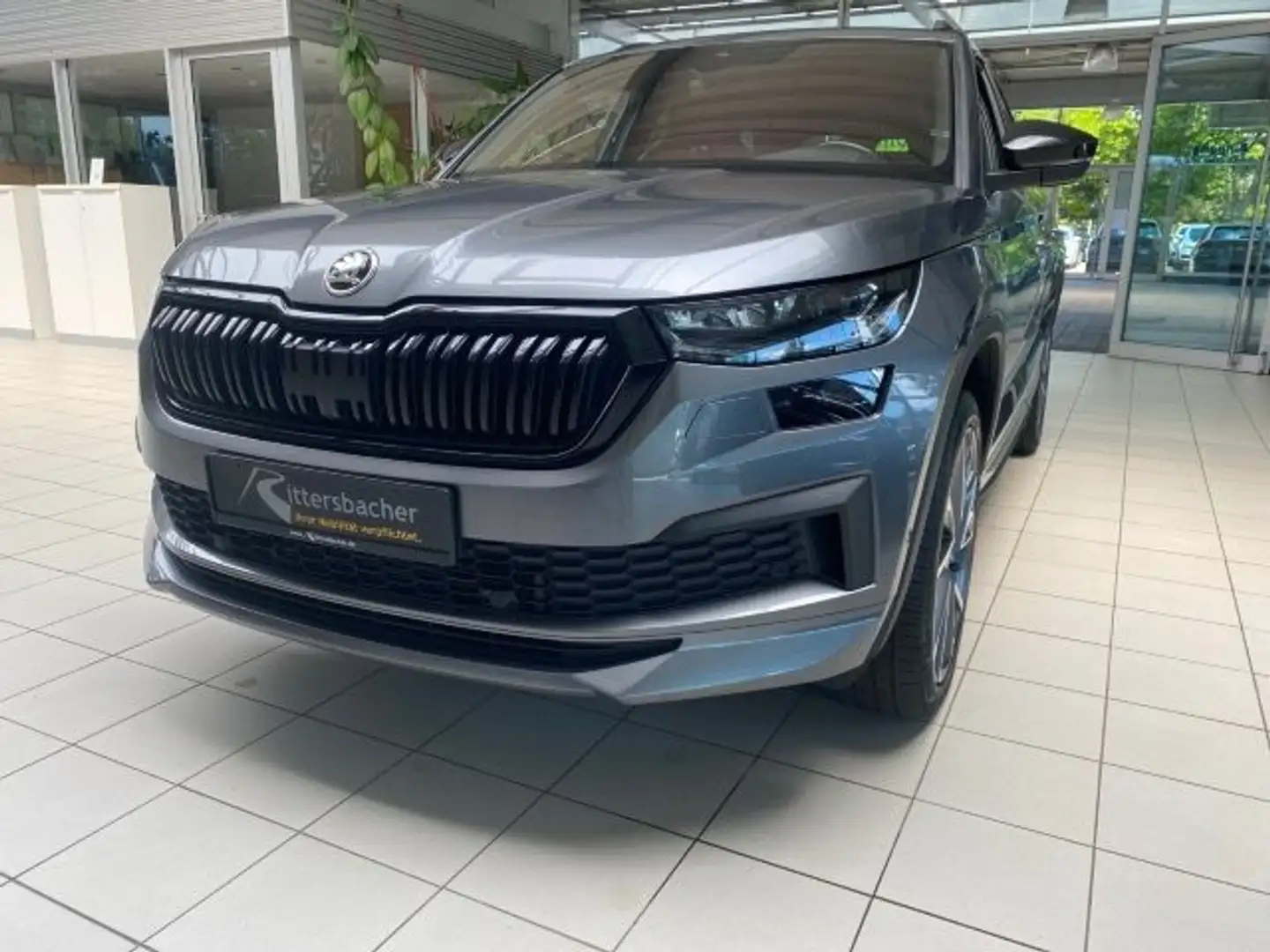 Skoda Kodiaq Sportline 2.0 TDI DSG 4x4 AHK Navi Kamera Grau - 2