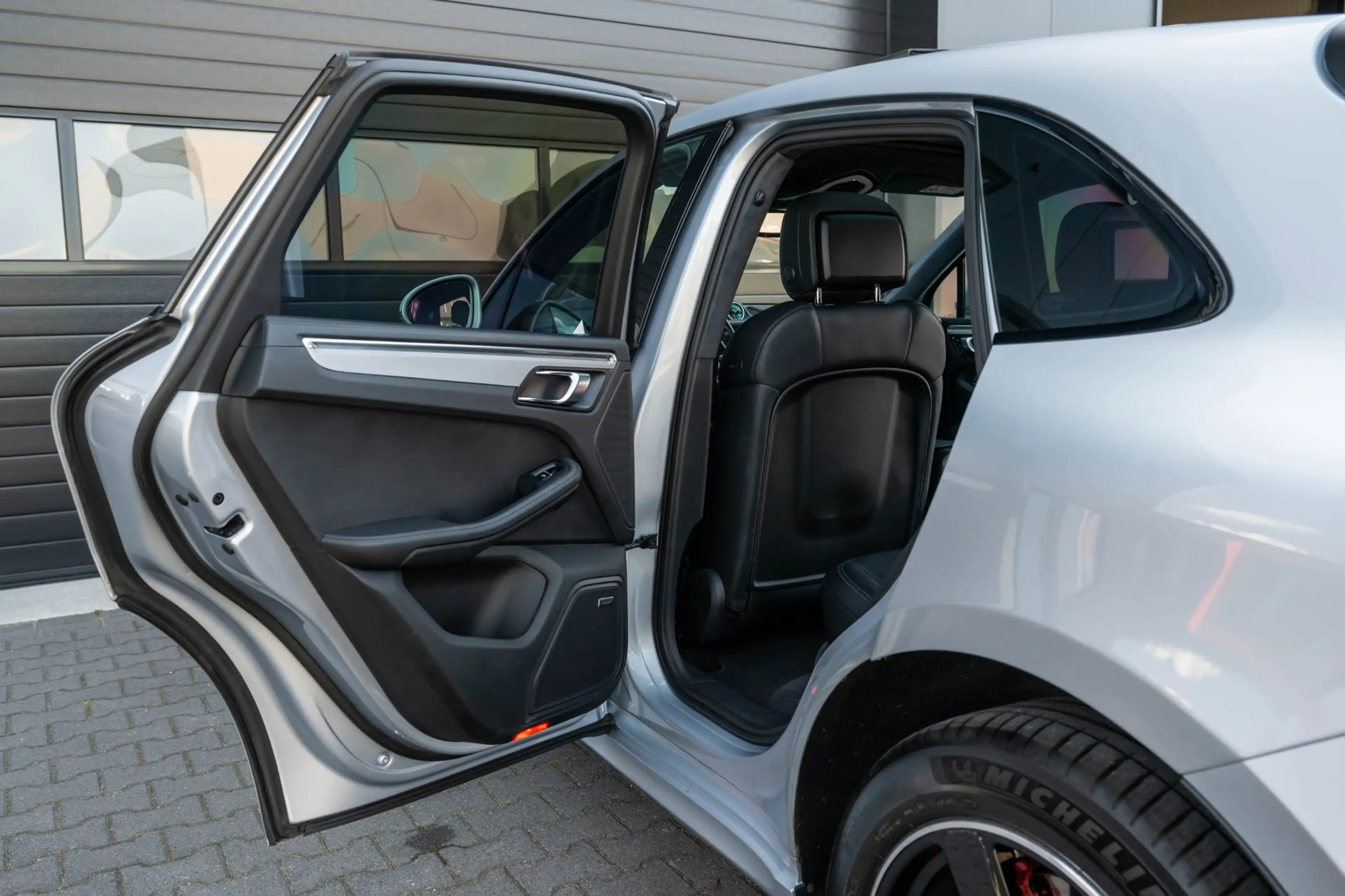 Porsche Macan 3.6 Turbo 400PK|PANO|Luchtvering|Sport-Chrono|Trek — photo 36
