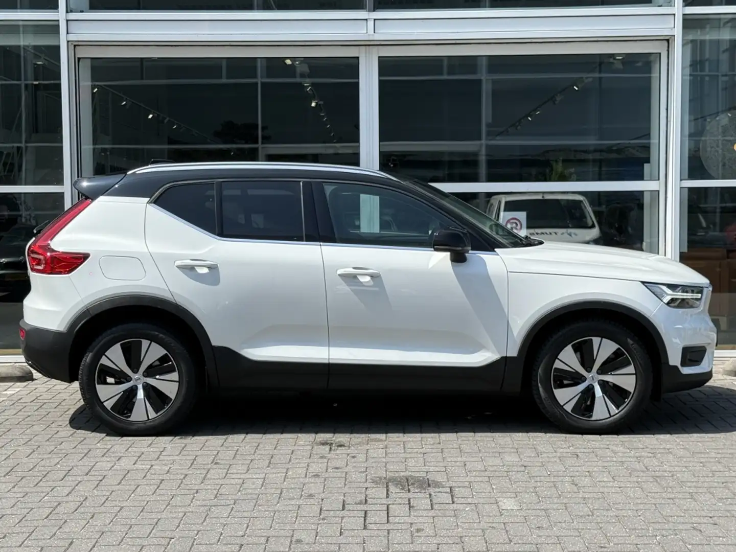 Volvo XC40 T5 262PK Recharge Business Pro| Navi| Keyless| LED Bianco - 2