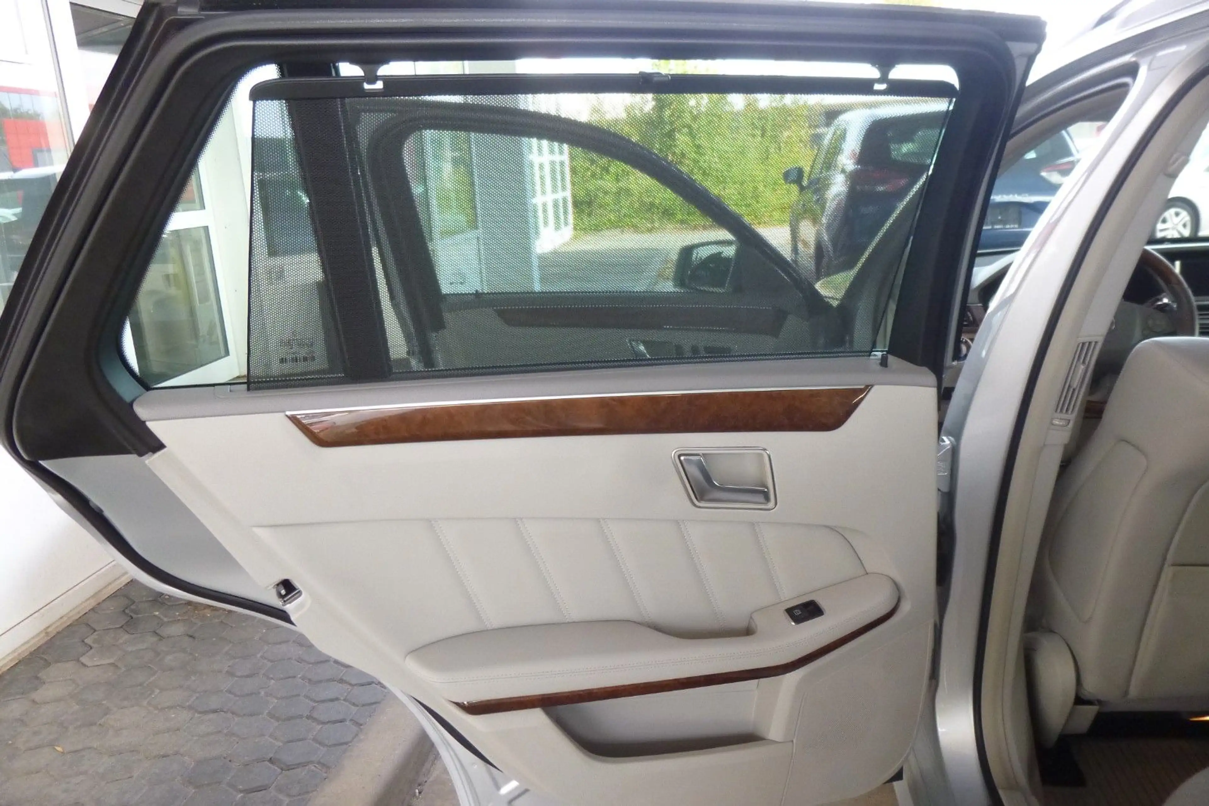 Mercedes-Benz E 350 E T-Modell E 350 CDI — photo 10