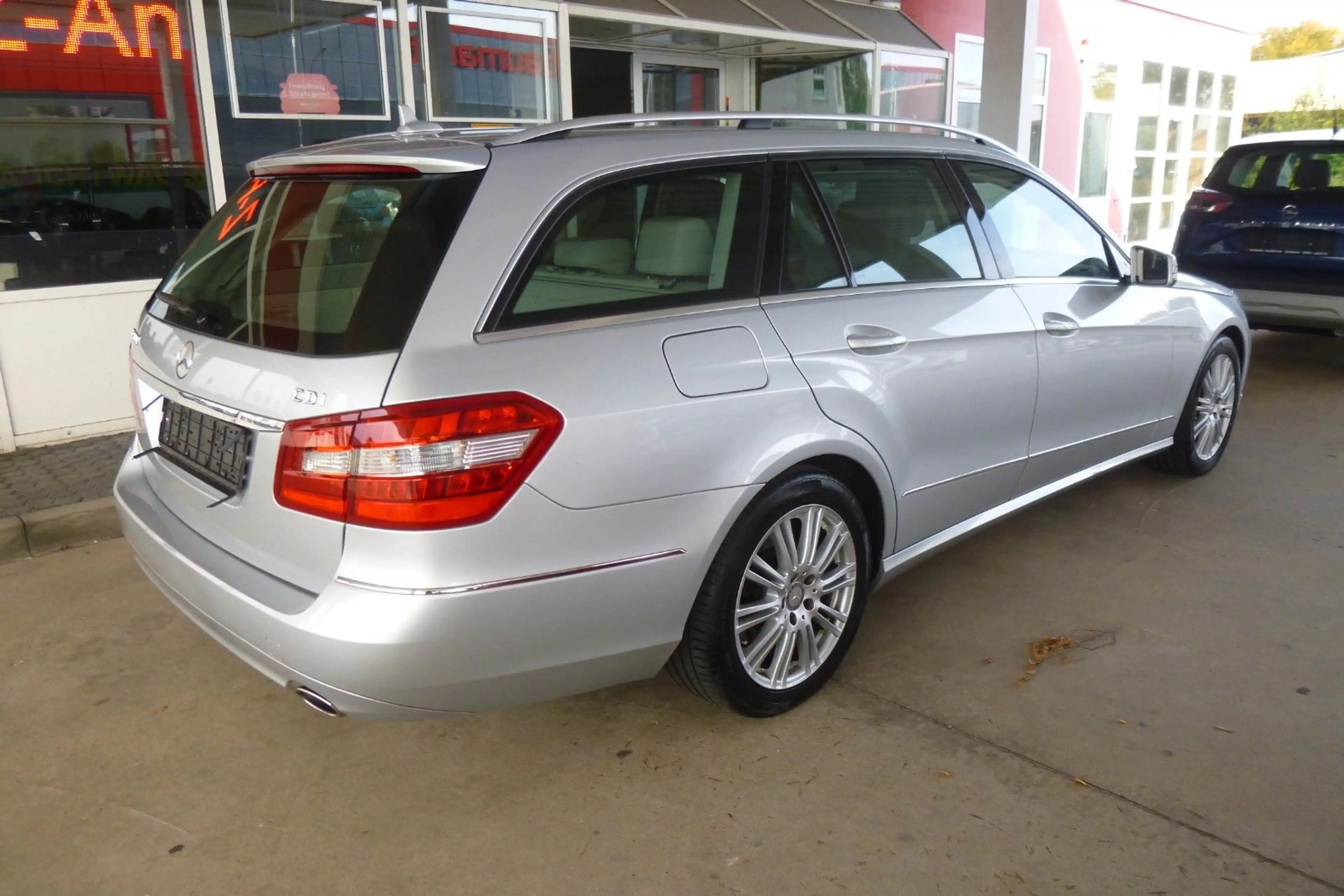 Mercedes-Benz E 350 E T-Modell E 350 CDI — photo 4