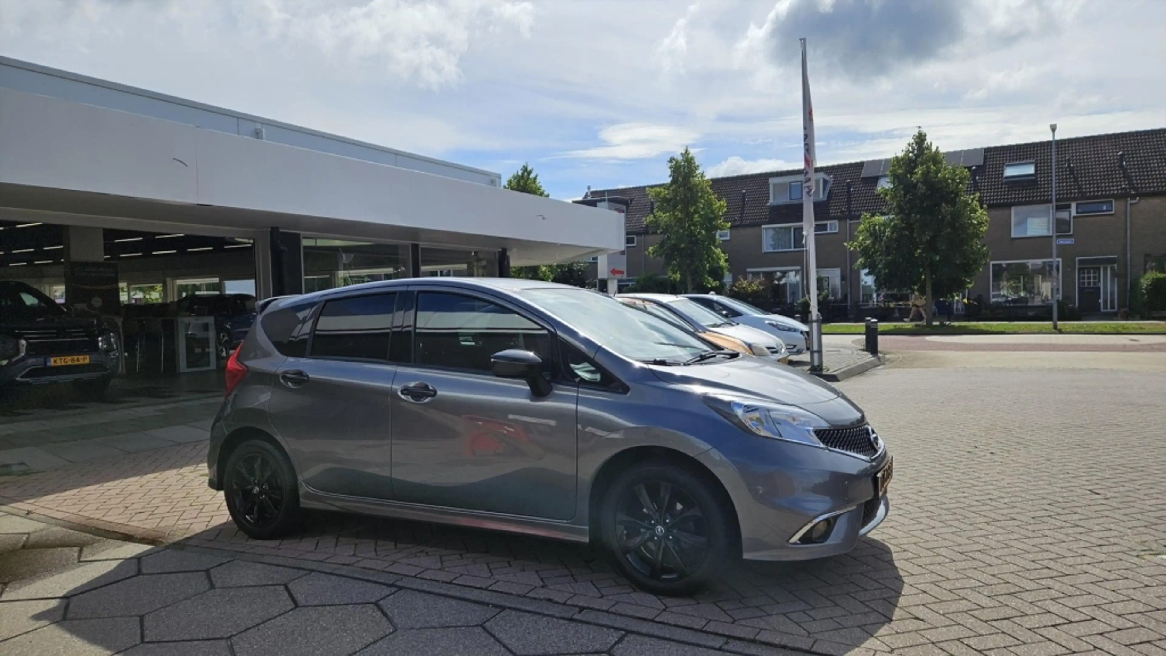 Nissan Note 1.2 59KW/80PK Black Edition — photo 3