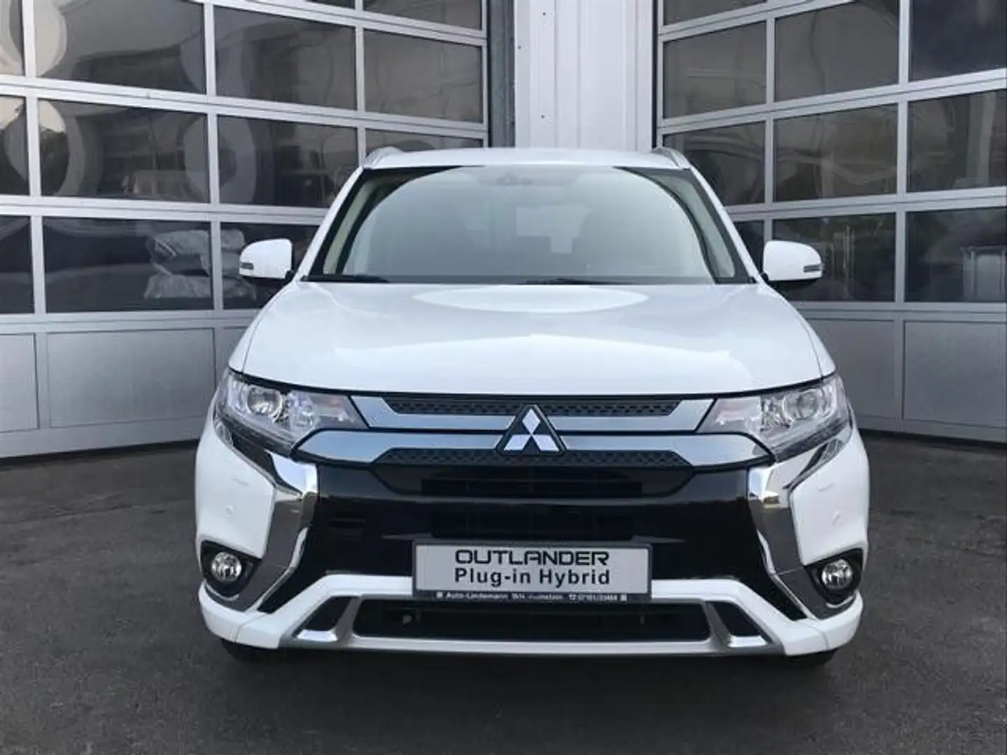 Mitsubishi Outlander 2.4 MIVEC PLUG-IN HYBRID 4WD Basis Weiß - 2