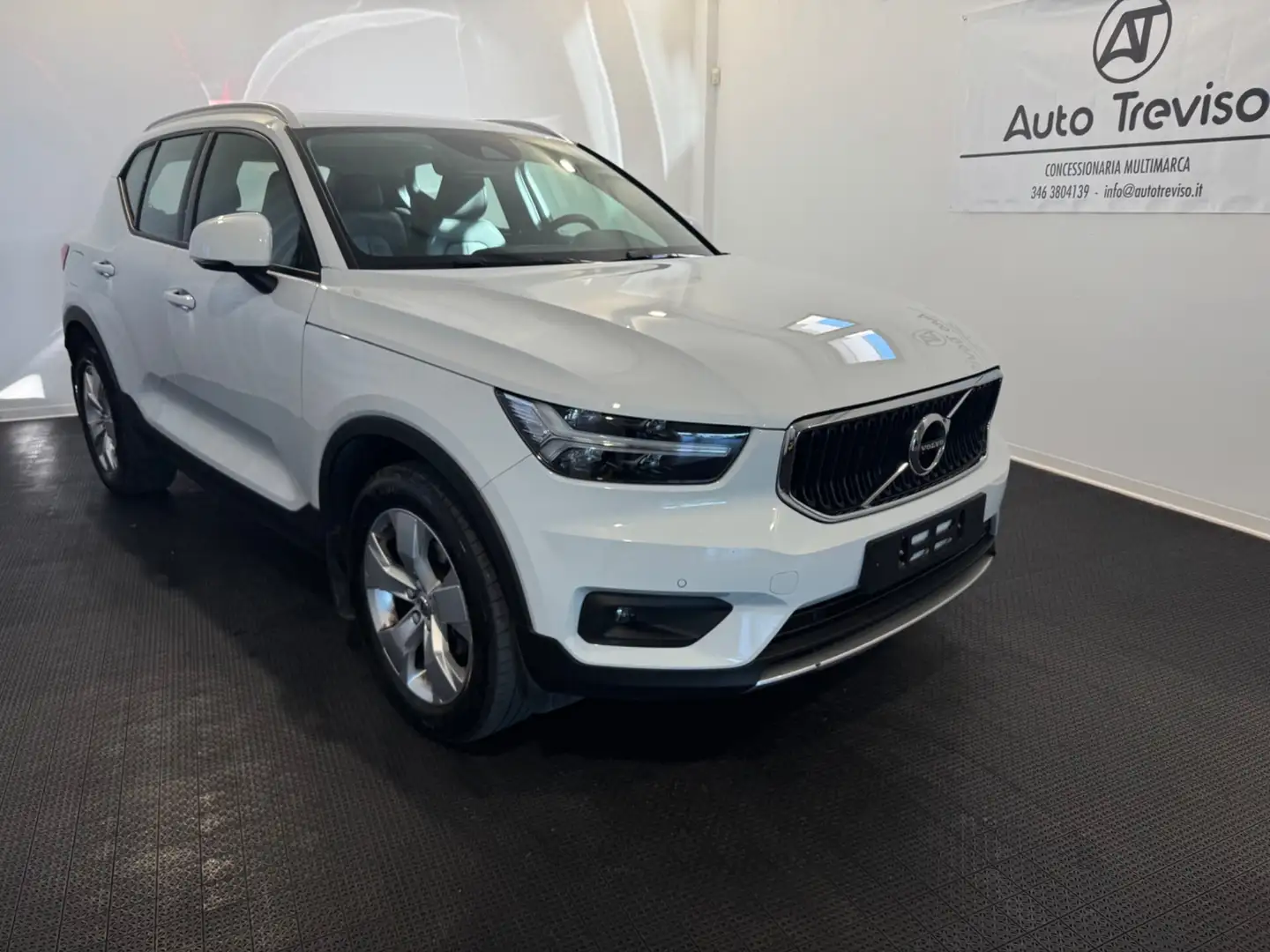 Volvo XC40 D3 Geartronic Momentum Blanco - 1