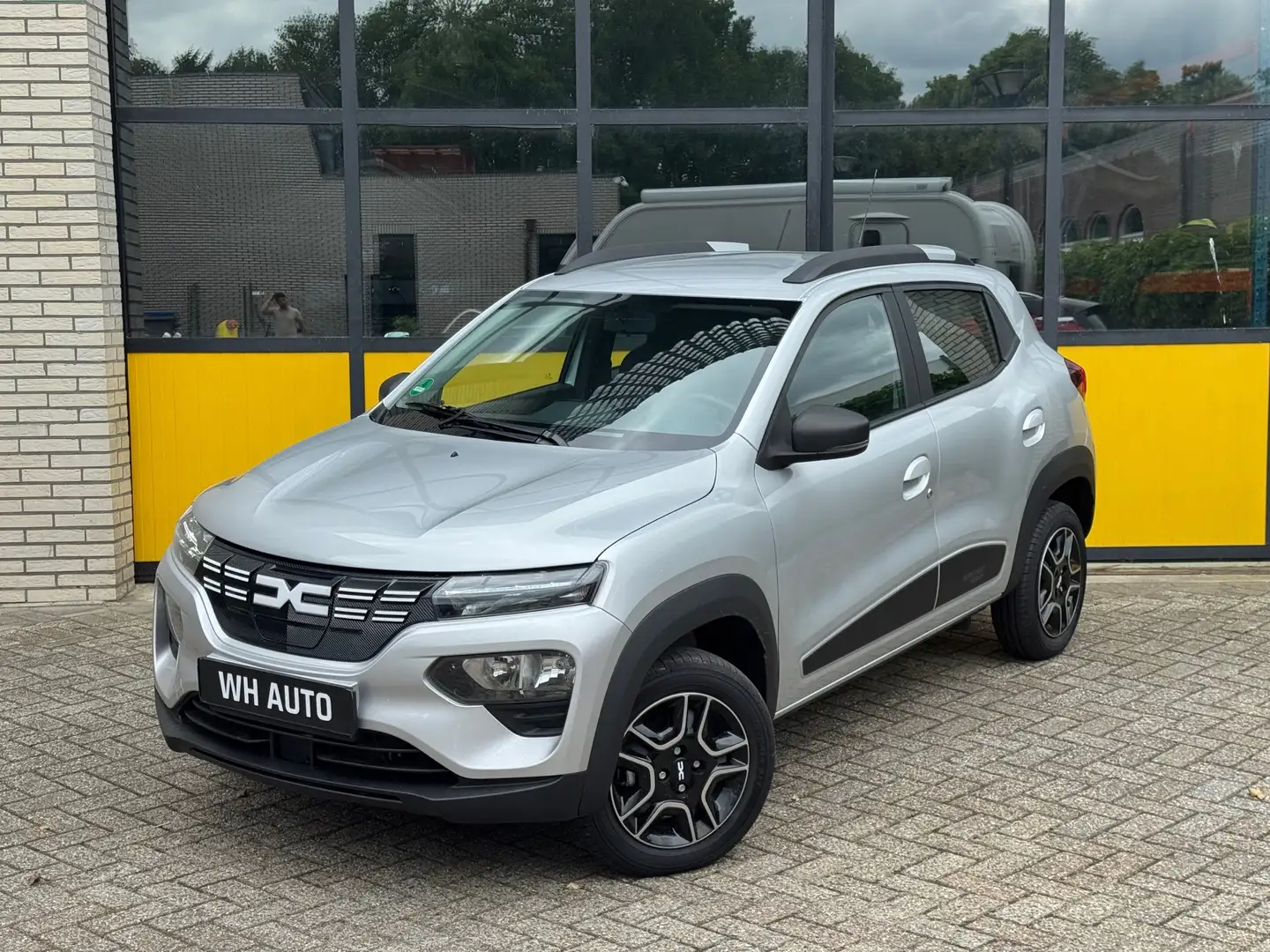 Dacia Spring Essential 27 kWh Argent - 1