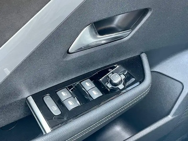Opel Astra view 12