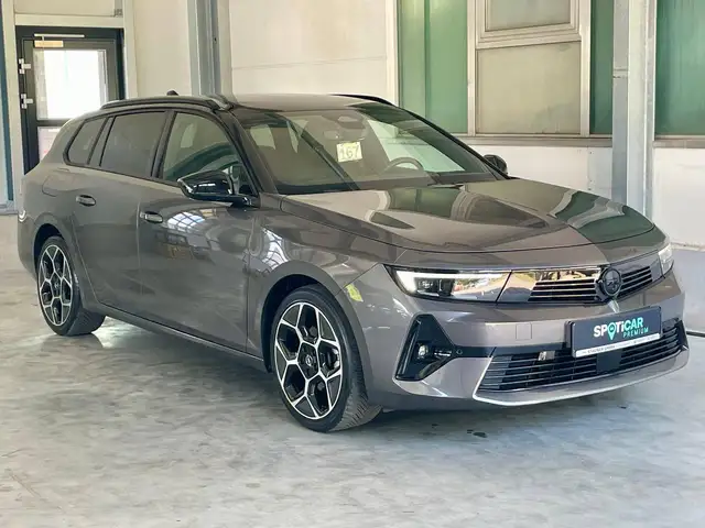 Opel Astra view 2
