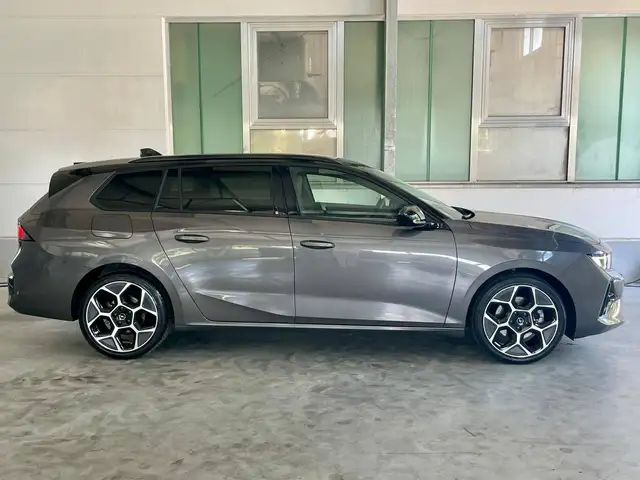 Opel Astra view 8