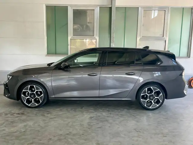 Opel Astra view 7