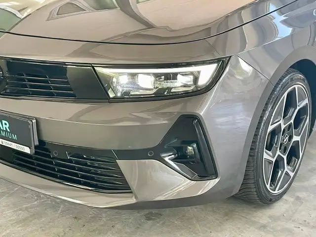Opel Astra view 4